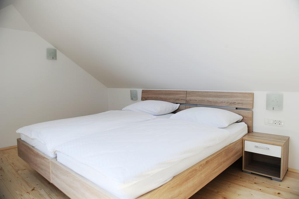 Garni Hotel Azur Lublana Zewnętrze zdjęcie